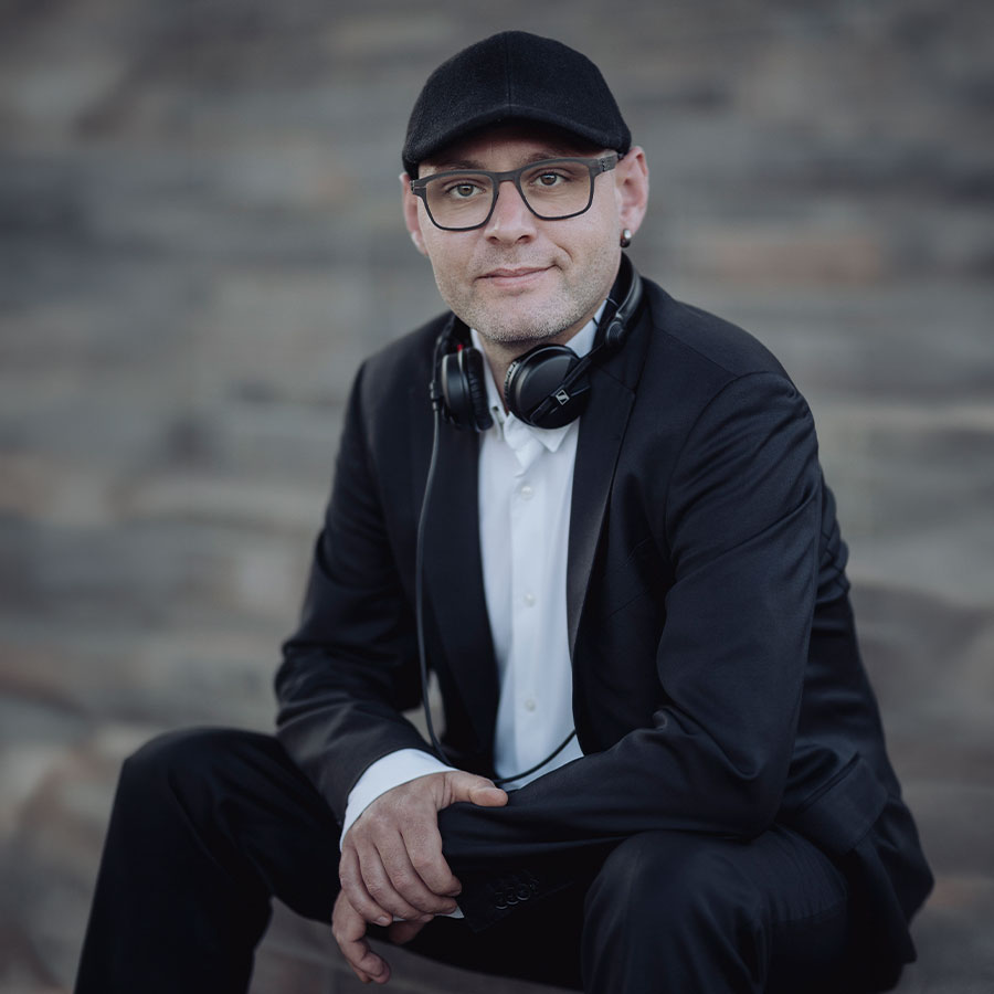 Persönliche Absprache mit Hochzeits-DJ André Grünzig vor der Hochzeit